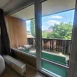 Zentrale 2 Zimmer-wohnung Mit Balkon *