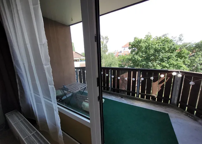 Zentrale 2 Zimmer-wohnung Mit Balkon Apartmán *