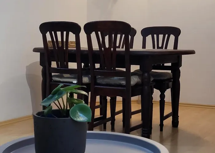 Zentrale 2 Zimmer-wohnung Mit Balkon Apartmán *