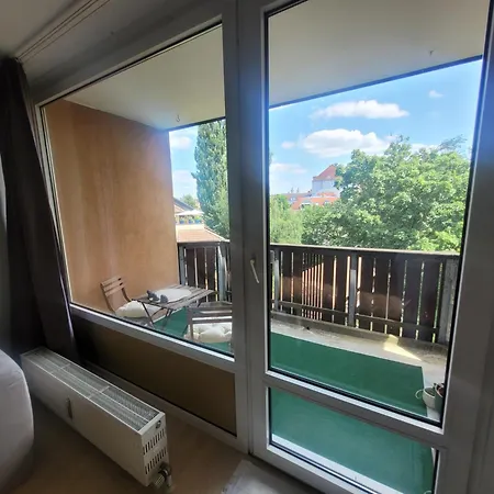 Zentrale 2 Zimmer-wohnung Mit Balkon *