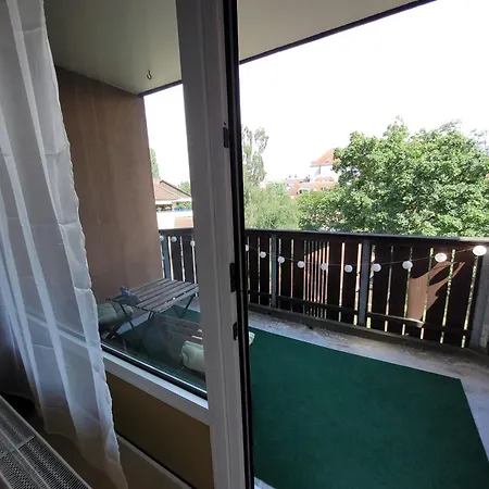 Zentrale 2 Zimmer-wohnung Mit Balkon Apartmán *
