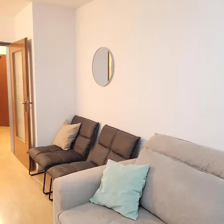 Apartmán Zentrale 2 Zimmer-wohnung Mit Balkon