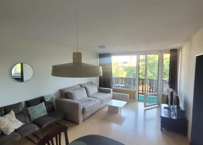 Zentrale 2 Zimmer-wohnung Mit Balkon *